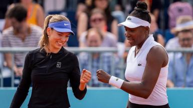 Katie Boulter and Venus Williams fist bump