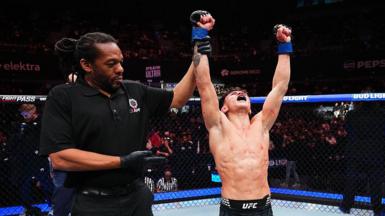 Lone'er Kavanagh celebrates beating Brandon Moreno