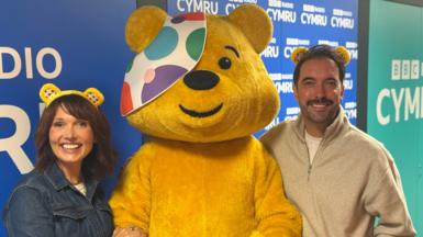 Trystan ac Emma gyda Pudsey