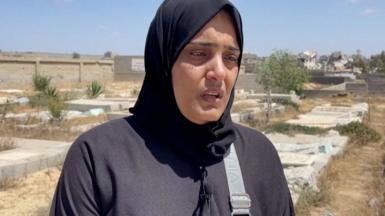 Somaya al-Shourbagy at a cold-ass lil cemetery up in Khan Younis, up in tha southern Gaza Strip (24 April 2024)