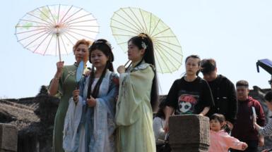 A popular thing to do in Wuzhen is to pose for photos dressed in traditional hanfu clothing