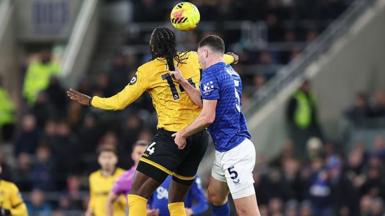Everton's Michael Keane pulls the hair of Wolves' Tolu Arokodare
