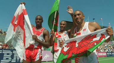 Colin Jackson yn ennill