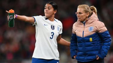 Sarina Wiegman and Jess Carter on the touchline