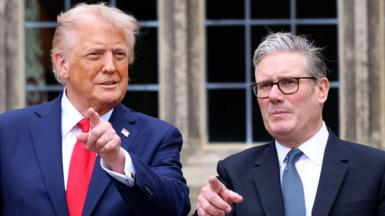US President Donald Trump and British Prime Minister Sir Keir Starmer point at something in the distance.