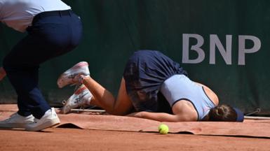 Zeynep Sonmez lies on the court after tripping at the 2026 French Open