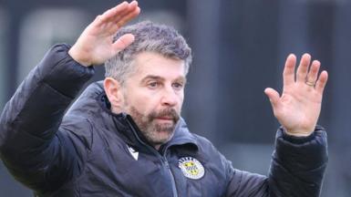St Mirren manager Stephen Robinson