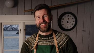 Dealbh de Choinneach MacLeòid, Bàicear Innse Gall, bhon phrògram ùr aige, Hebridean Baker: Nordic Islands 