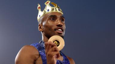 Matthew Hudsson-Smith celebrates with his gold medal after winning the European 400m final in Birmingham