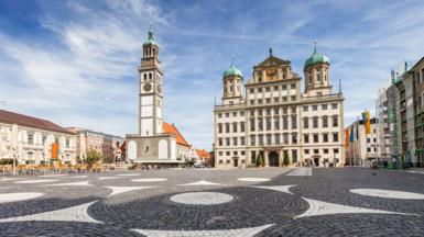 Talla a' Bhaile agus am Perlachturm air Elias Holl Platz, Augsburg