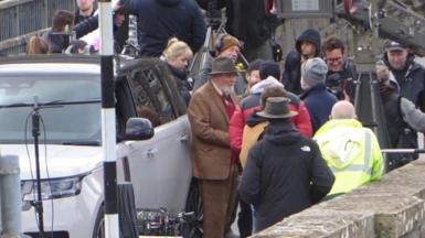 Syr Anthony Hopkins ar Y Bont Fawr