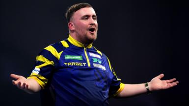 Luke Littler celebrates winning a set against Rob Cross at the PDC World Championships