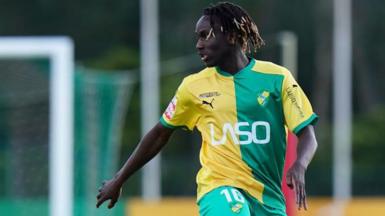 Alamara Djabi playing for CD Mafra against FC Vizela in February 2025