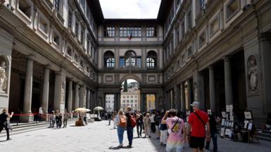  A stunning view of the historic Uffizi Palace in Florence, Italy