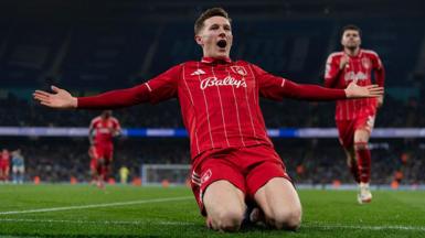 Elliot Anderson celebrates scoring for Nottingham Forest against Man City