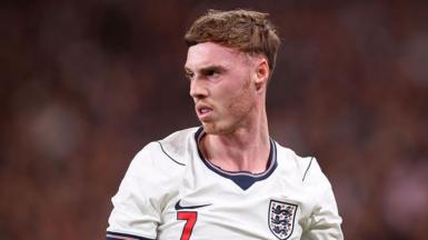 Bulging around the shoulder visible on Cole Palmer's England shirt