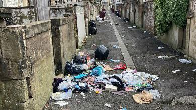 Rubbish in an alleyway