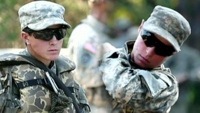 First Lieutenant Shaye Haver and Captain Kristen Griest in training