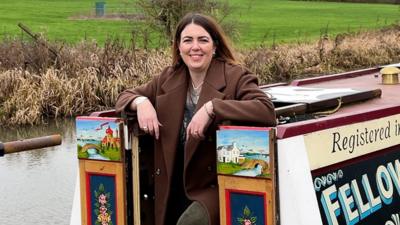 Elizabeth Earle on her 1920s canal boat