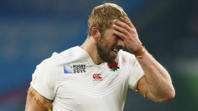 Chris Robshaw looks sad