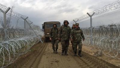 Macedonian army with double fence (February 2016)