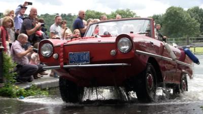 Amphibious cars take to the Thames