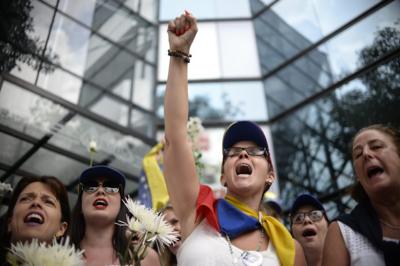 Venezuelan citizens protest