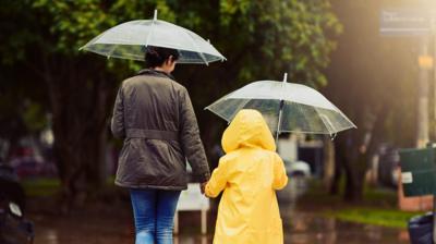 people-walking-in-the-rain.