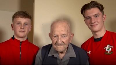 World War II veteran Arthur House with Southampton academy players