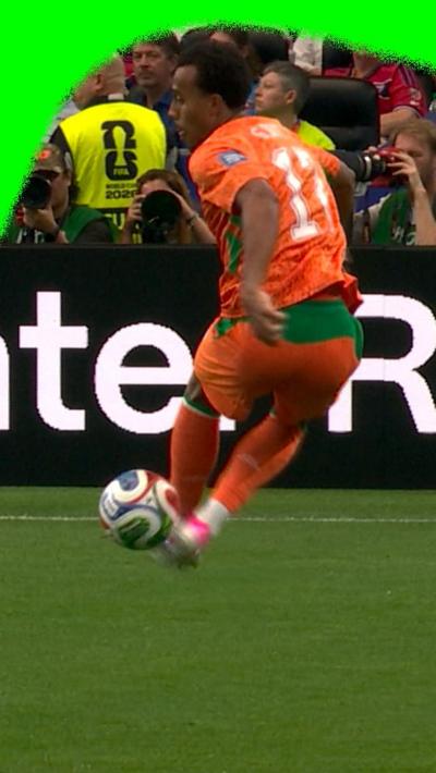 Guela Doue controlling the ball 