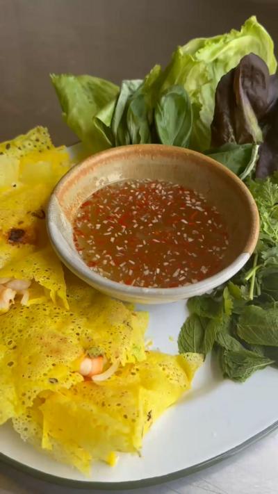Prawn banh xeo and dipping sauce