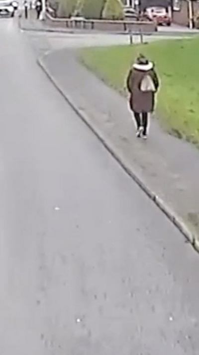 Gyrrwr lori o'r gogledd wedi'i ddedfrydu ar ôl taro cerddwr