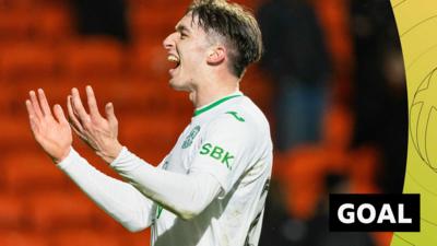 Kieron Bowie celebrates making it 2-1 to Hibs against Dundee United