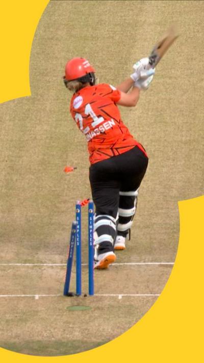 Jess Jonassen getting bowled 