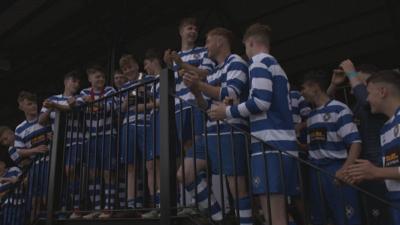 Sgioba fo aois 17 aig Baile Ùr an t-Slèibh