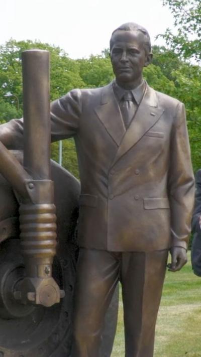 A statue of a British aviation pioneer has been unveiled at the International Bomber Command Centre.