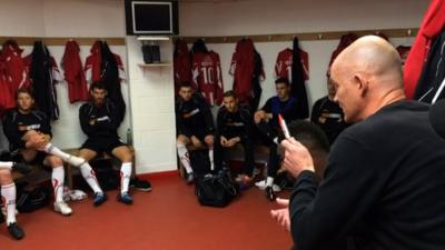 Altrincham boss Lee Sinnott gives his pre-match team talk