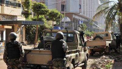 Malian troops take position outside the Radisson Blu hotel in Bamako