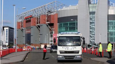 Bomb disposal unit at Old Trafford