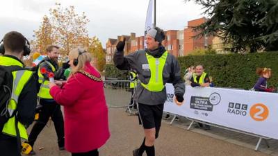 Vernon Kay sets off on Children in Need run