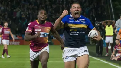 Super League: Leeds Rhinos' Ryan Hall scores try of the week BBC