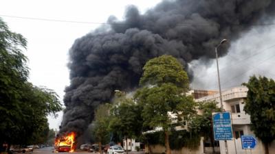 A bus burns in Delhi, 15 December