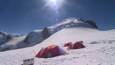 Scientific camp on the glacier