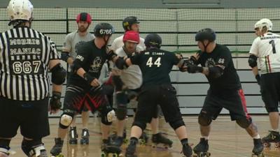 People playing roller derby