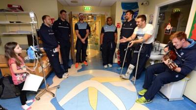 Cardiff Blues sing on hospital visit