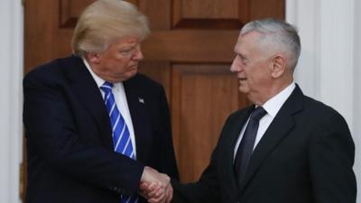 Donald Trump shaking hands with Gen James Mattis