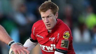 Rhys Patchell takes on Glasgow