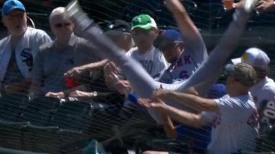 New York Mets right fielder Jeff McNeil makes stunning catch thanks to the new protective netting put up by the Chicago White Sox.