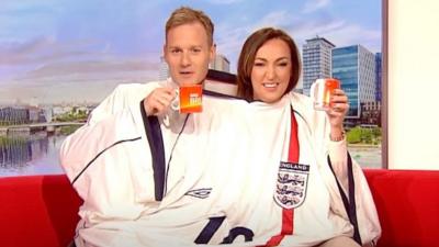 Dan Walker and Sally Nugent wearing an oversized t-shirt