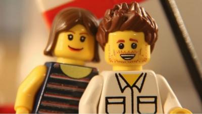 A man from Worcester has asked his girlfriend to marry him in a film using Lego characters which was screened at a packed cinema.